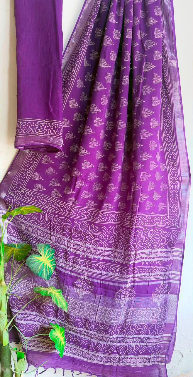 👌🏻Linen collection 👌🏻
.... *Hand* block printed linen saree with blouse.....
Size 6.5 with blouse
Natural dye n colour
 
Pure hand ( without screen print ) 