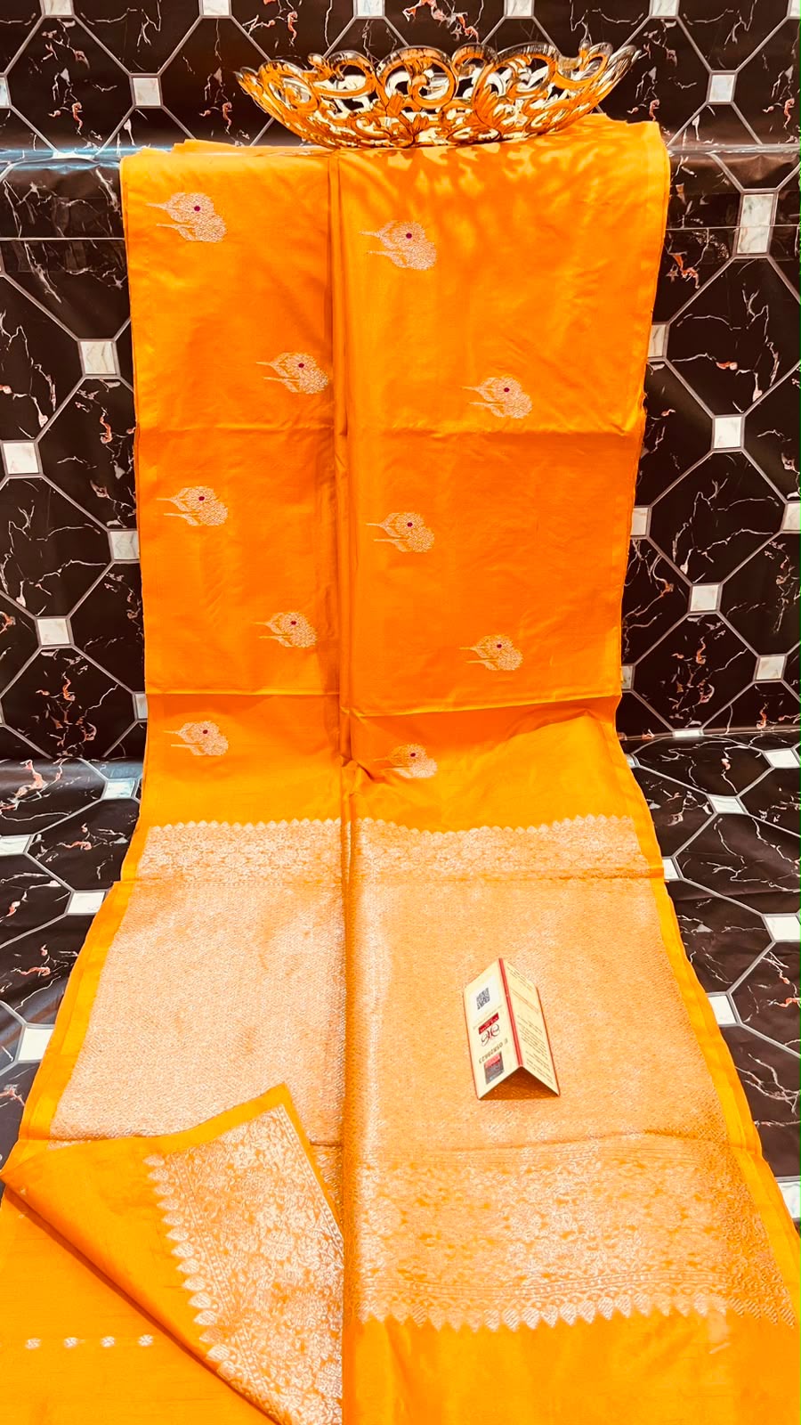 EXCLUSIVE HANDLOOM PURE KATAN SILK
• Fancy Katan, Double Warp
• All-over Meenakari Poth Boota
• Piping Kanji Border with Antique Zari
• Rich Pallu & Heavy Blouse
• Silk Mark Certified
• Smooth & Soft
