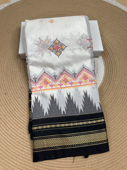 Material - Maserised cotton 
Border - Temple border, Chikki Paras
Saree Name -Tana warpa kasuti saree 
Pallu -Ilkal pallu
Blouse -contrast
Handloom -no
Saree length- 6.2