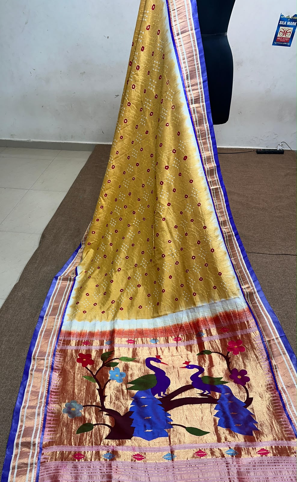 Handmad bandhni
 on pure.silk
 handwoven paithani 