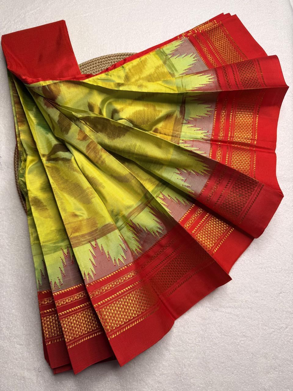 Material - pure silk 
Border - chikki paras
Saree Name -ilkal pure silk horizontal and also vertical stripes jari with temple border saree
Pallu -silk pallu
Blouse -contrast
Handloom -yes
Saree length- 6.2