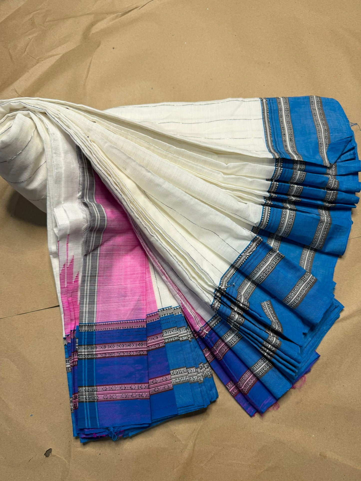 Material - viscos by cotton with Cotton By Cottan 
Border - *Gayatri And Chikki Big border 
Saree Name -ilkal special Gayatri saree
Pallu -*silk pallu*
Blouse -running
Handloom - *Hand Loom*
Saree length- 7.2