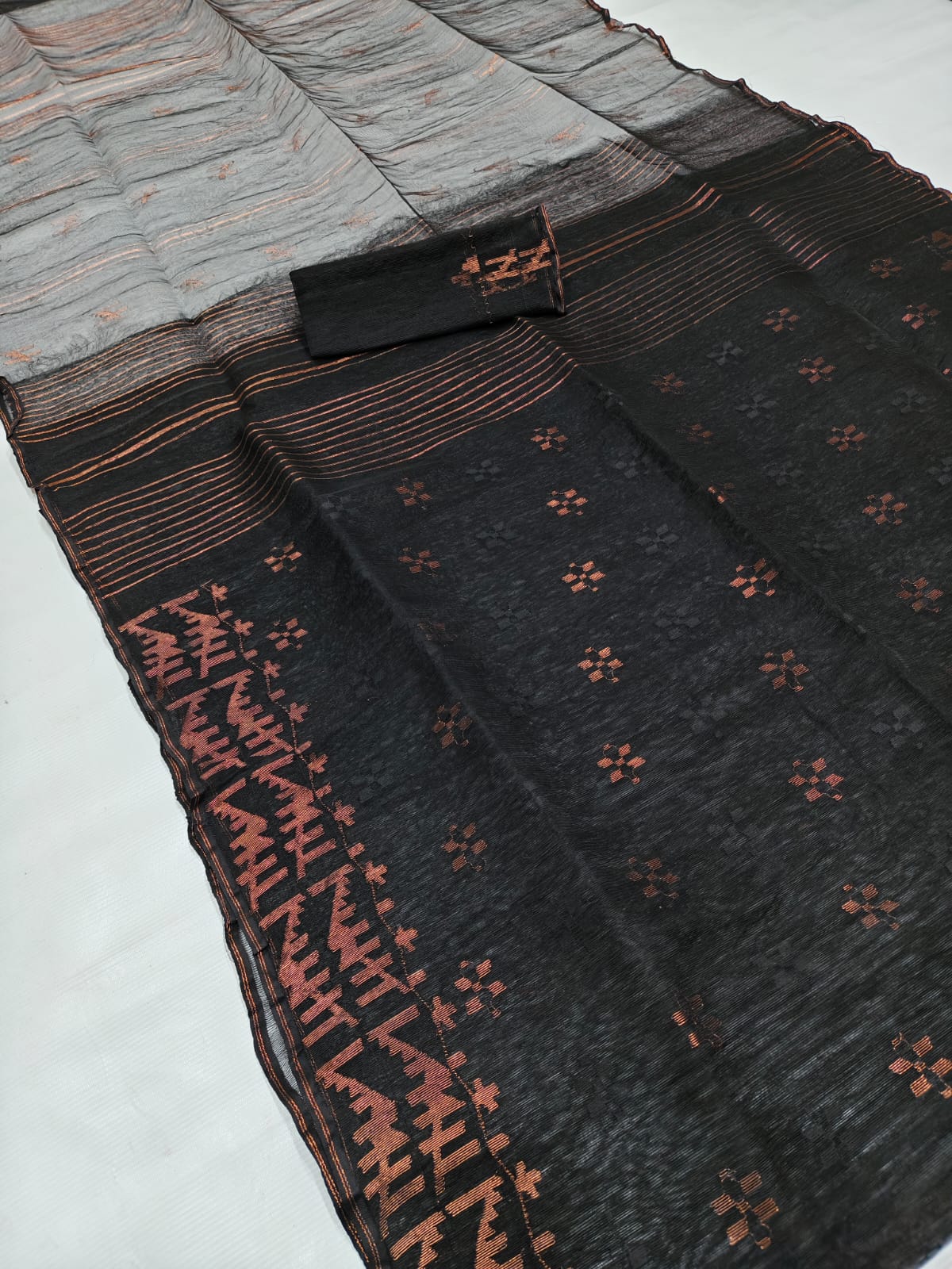 Authentic bangladesi 
half silk jamdani
With bp