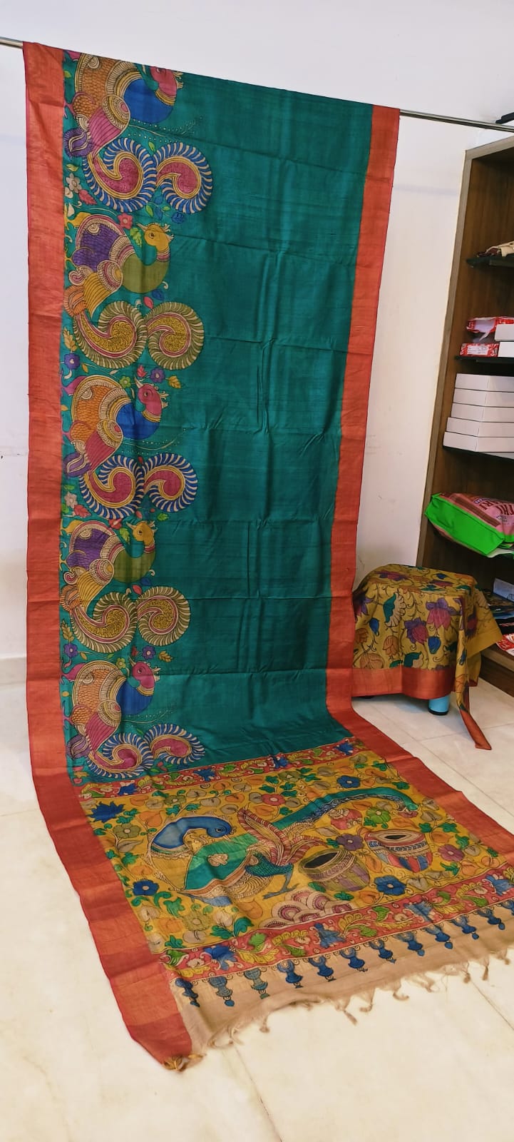 *Kalamkari on Tussar Silk*
*Pen kalamkari*
*Pure desi tusser silk and with hand painted sarees* 
*Length: 6.5 mtr*
*Width 45 inch*