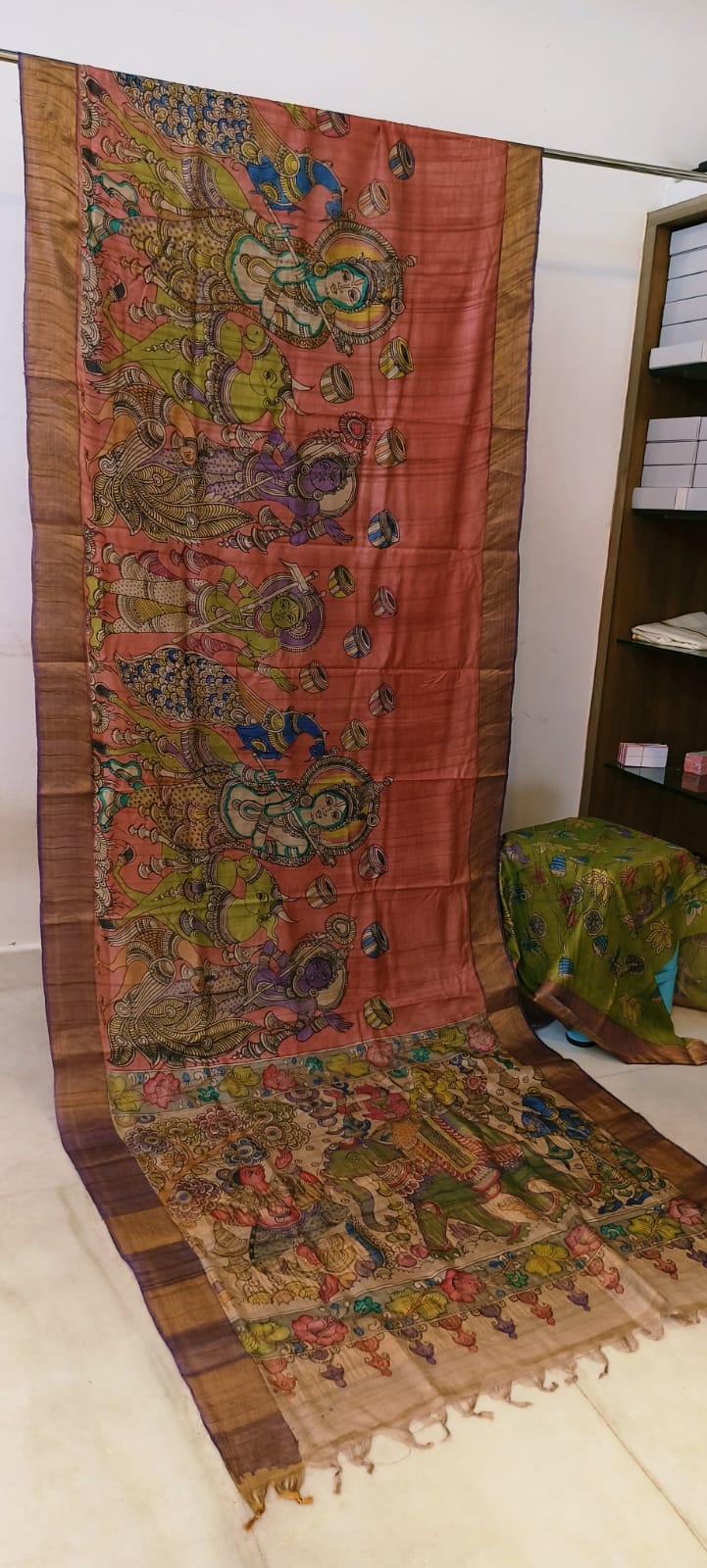 *Kalamkari on Tussar Silk*
*Pen kalamkari*
*Pure desi tusser silk and with hand painted sarees* 
*Length: 6.5 mtr*
*Width 45 inch*