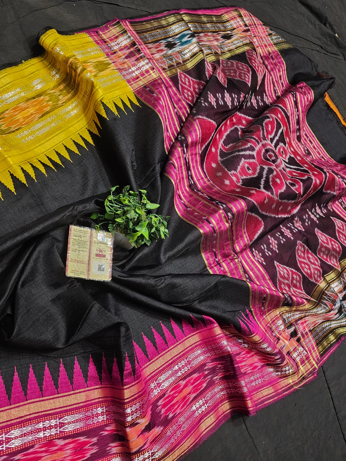 High demanding design 
*Pure Raw silk Handlloom ikkat and vidarbha (karvati kinar) temple border saree or ikkat pallu with contrast blouse*
silkmark certified
