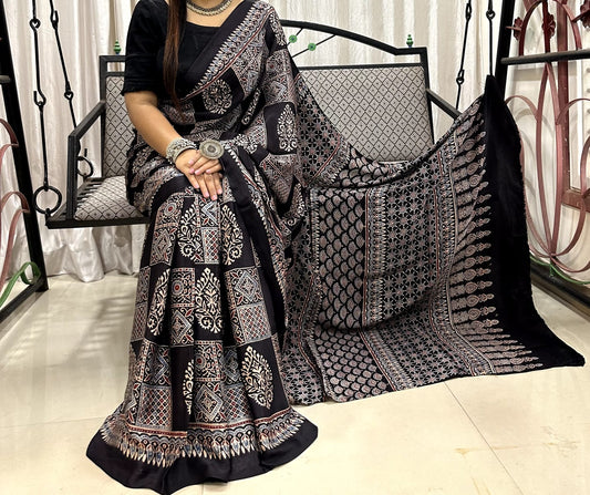
🥻 Pure Modal Silk  Saree 🥻
🏕️ Natural / Vegetable Dyeing with Ajrakh Hand-Block Print

📦 All pics available
🎨 New colours / new patterns added 6.50...Full  saree  ..45..with 
