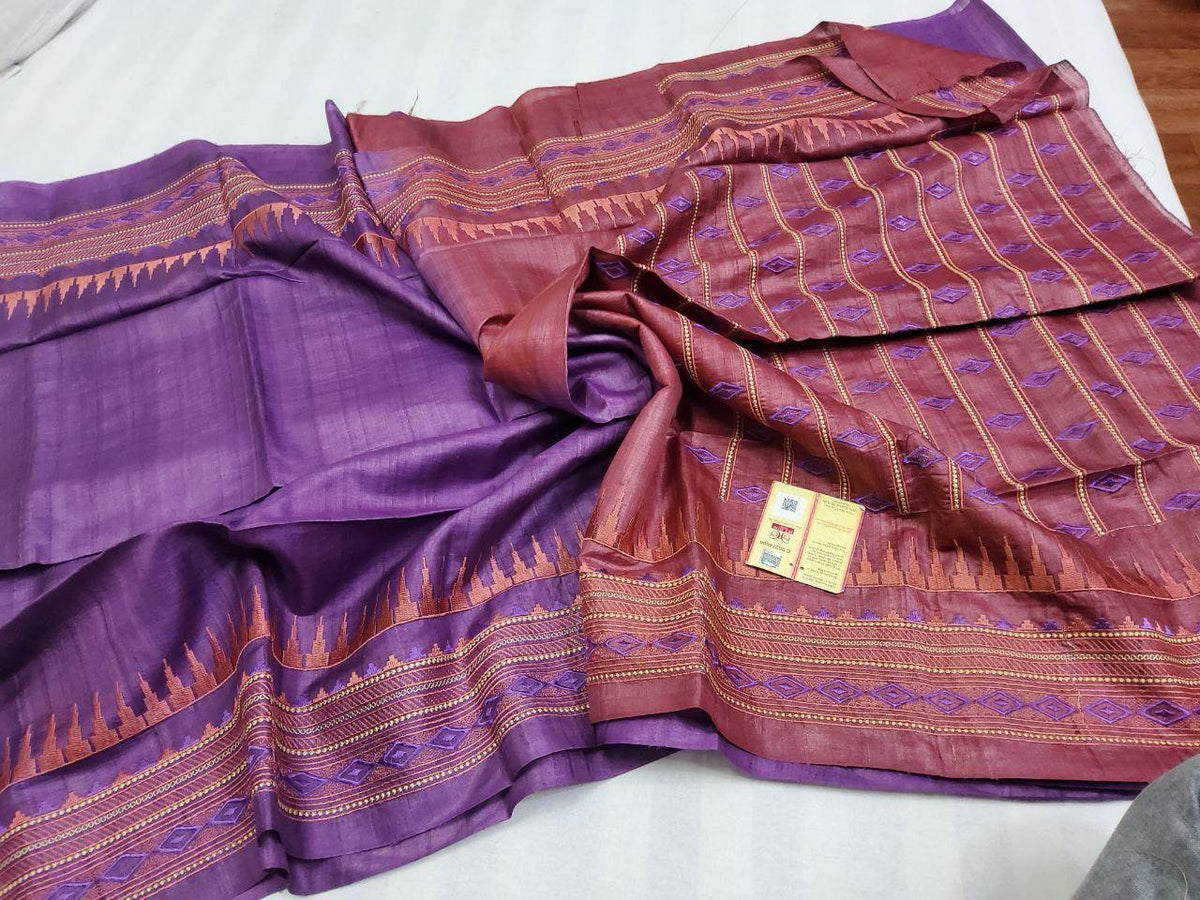 Pure tussar by  munga with beautiful temple embroidery design pallu and border silk handloom saree with blouse pc.
Available 
Best quality 
Silk mark tag 👈🏻