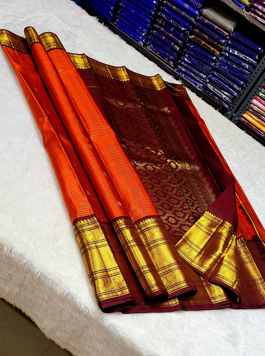 
*100% PURE  KANCHIPURAM HANDWOVEN VERY PREMIUM QUALITY 2G VAIRAOOSI PATTERN SILK SAREES*

*2 GRAM GOLD PURE ZARI WEAVING*
*SILK MARK CERTIFICATE ATTACHED*


VIDEO CALL SHOPPING AVAILABLE