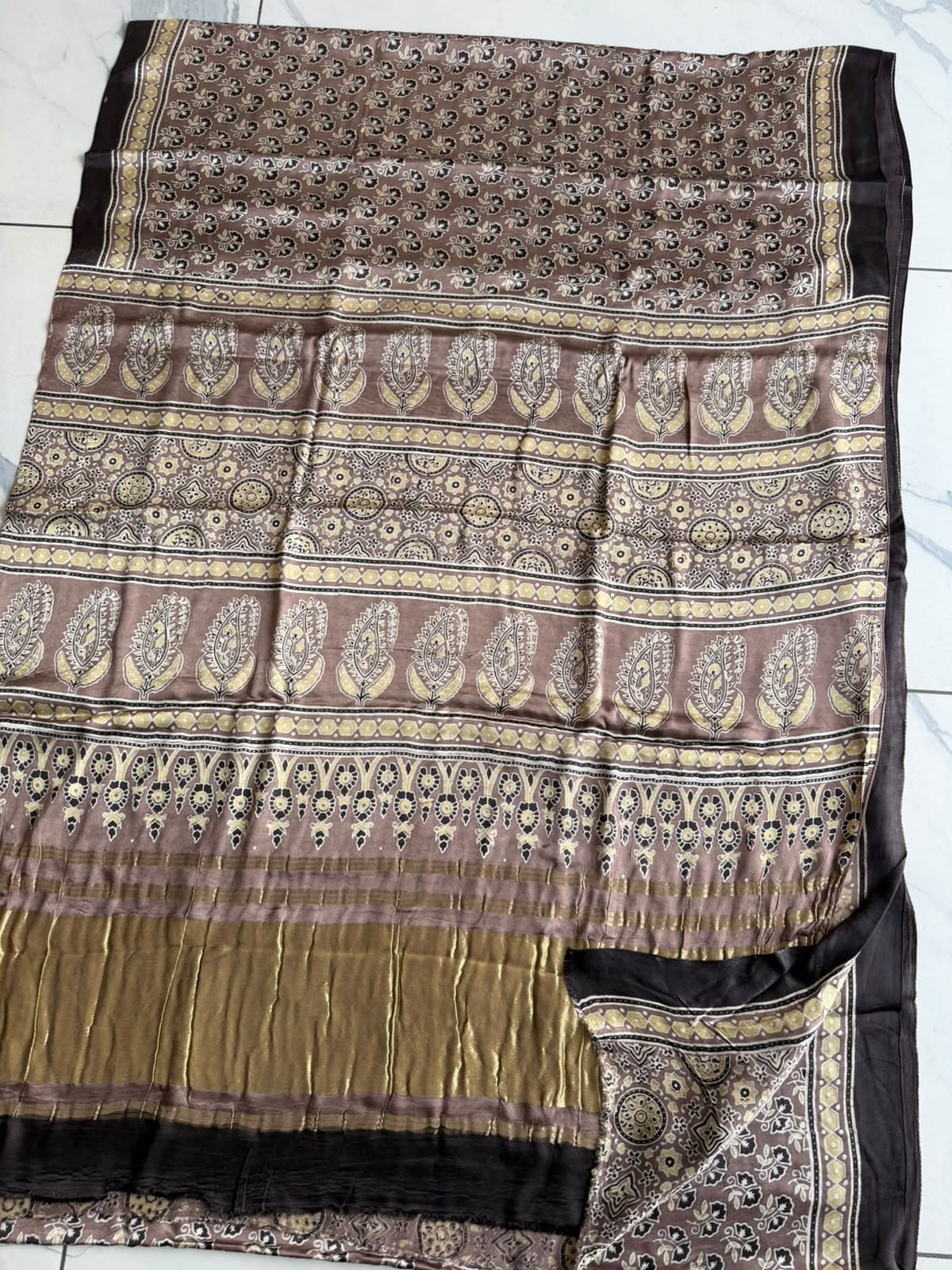 New Arrival Premium Modal Silk 2pc Suit
Top – Modal Silk (2.50 mtr)
Dupatta – Modal Silk (2.50 mtr)
Vanaspati Ajrakh
Kutch Ajrakh Elegant look | Premium Quality | Festive & Party Wear
