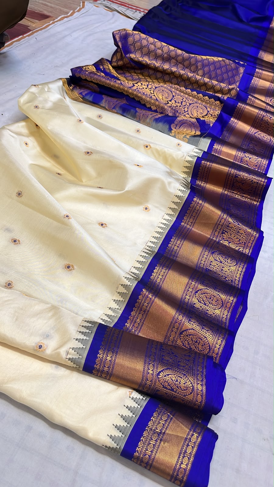 Authentic handwoven pure silk Gadwal