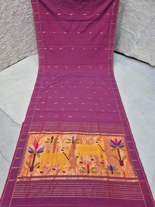 Ek muniya 
cotton handwoven
 paithanis

