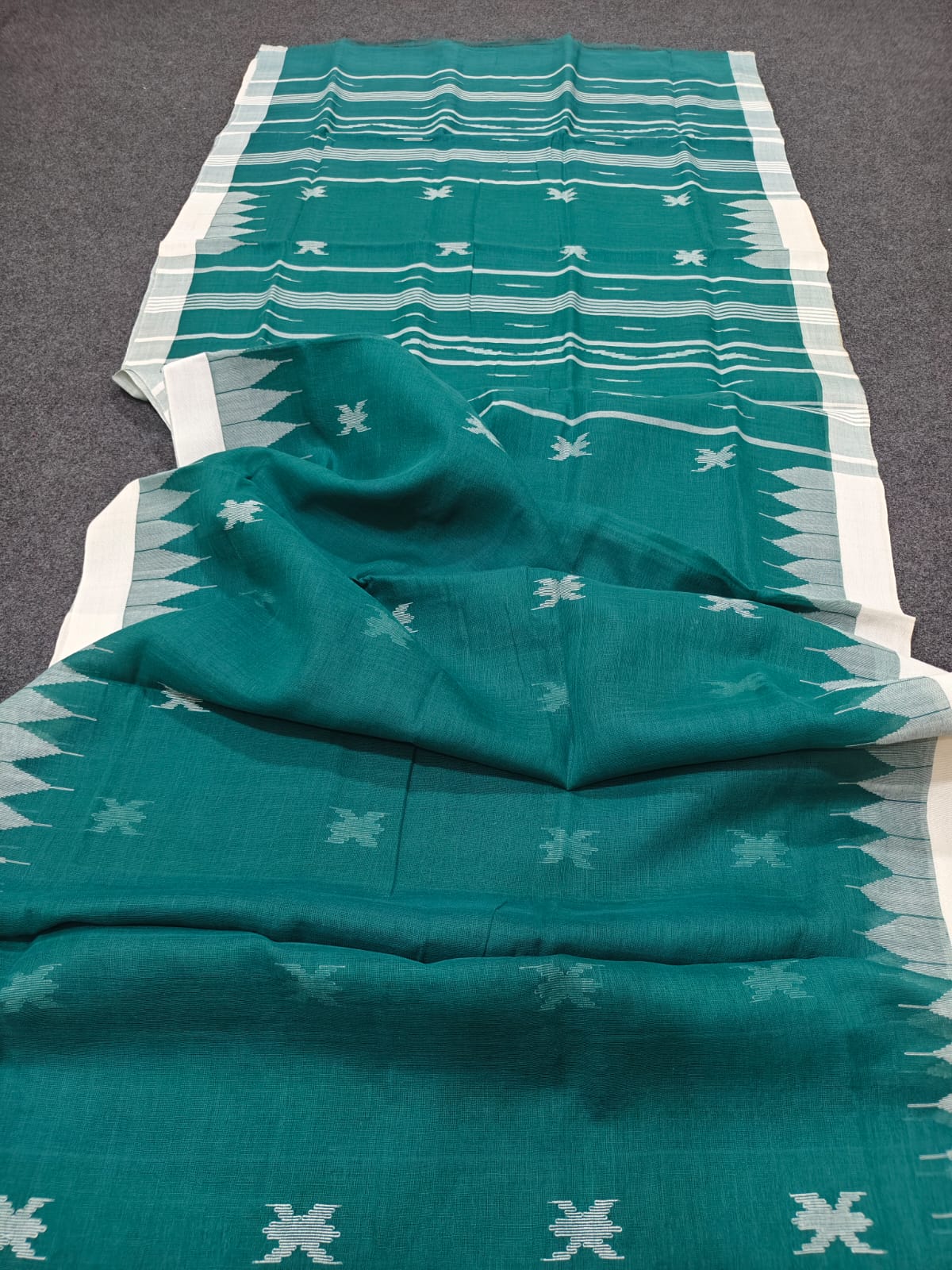 Authentic handloom 
monipuri cotton saree
With bp
