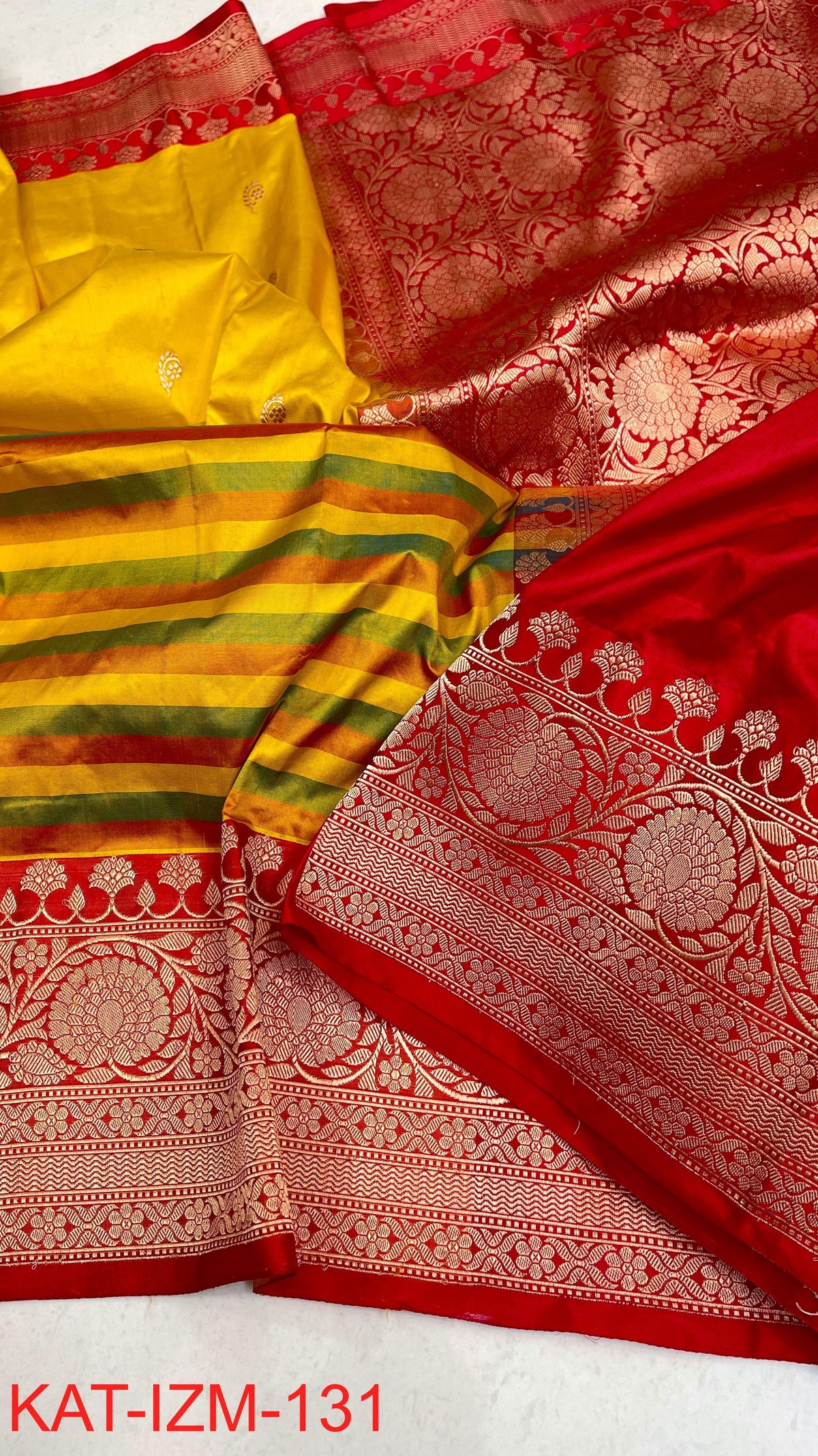 
Pure Handloom banarasi KATAN **Checks +Meenakari* SAREE
*KATAN Checks + Meenakari*
Silk Sarees with antique Jari 
*Rich Pallu
*  Blouse with Border
* Smooth & Soft Fabric