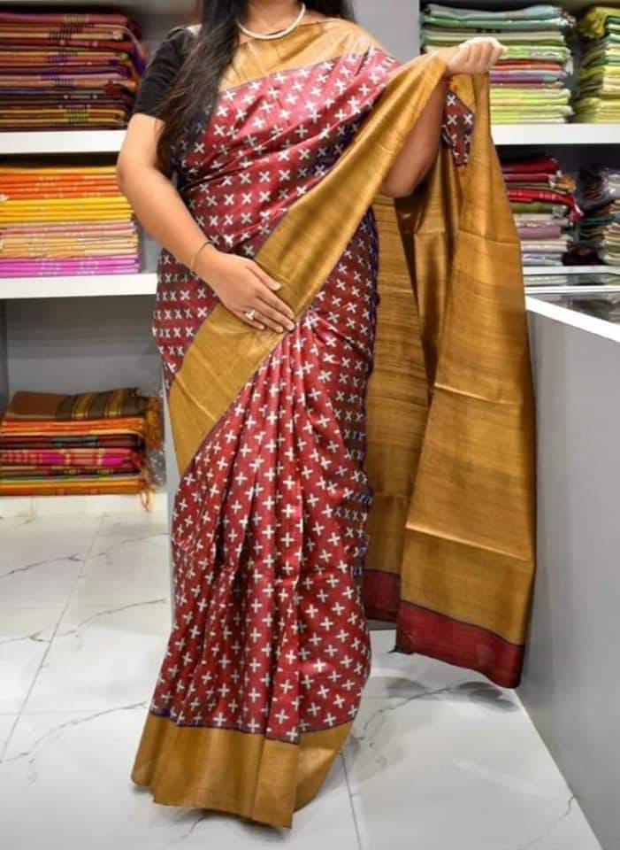 🪴New Design Of  Tussar By Ghicha Screen Print Silk Saree 
All Saree Comes  R Matching 
 Saree. Colour Tassels.
Hand Loom. Saree ..
Running Blouse..Pc ( Saree's Colour)
💯% Silk Saree Comes.With Silk Mark  Certificate (Tag)
Quality 💯% Assured