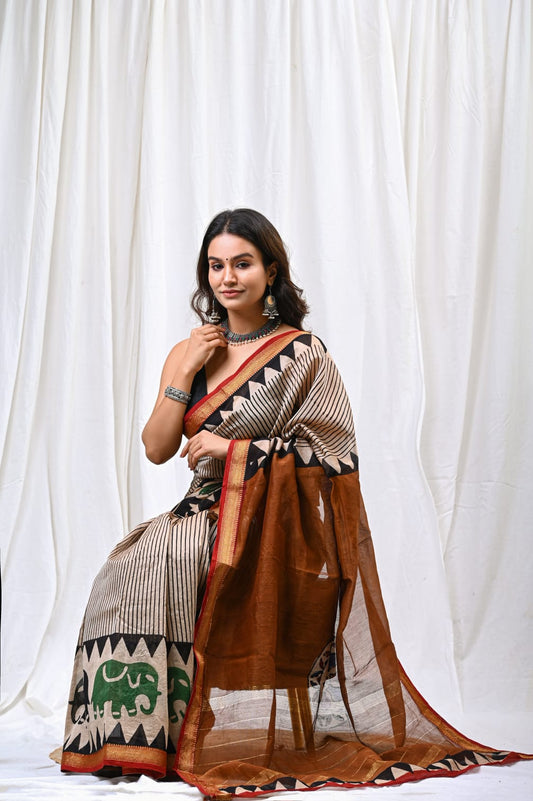 🍁new arrival🍁
Naspal pomegranate print 
👌Maheswari silk saree👌
Hand block printed Maheswari silk sarees with blouse
Size- 6.5 with blouse
Quality- silk by silk
Approx weight- 470 gram
👉Pure hand block
 