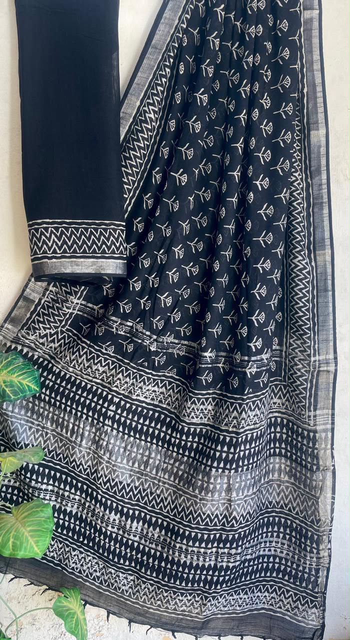 👌🏻Linen collection 👌🏻
.... *Hand* block printed linen saree with blouse.....
Size 6.5 with blouse
Natural dye n colour
 
Pure hand ( without screen print ) 