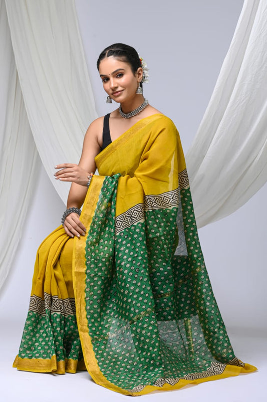 🍁new arrival🍁
Naspal pomegranate print 
👌Maheswari silk saree👌
Hand block printed Maheswari silk sarees with blouse
Size- 6.5 with blouse
Quality- silk by silk
Approx weight- 470 gram
👉Pure hand block
 