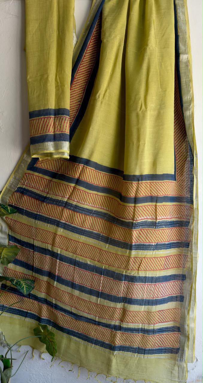 👌🏻Linen collection 👌🏻
.... *Hand* block printed linen saree with blouse.....
Size 6.5 with blouse
Natural dye n colour
 
Pure hand ( without screen print ) 