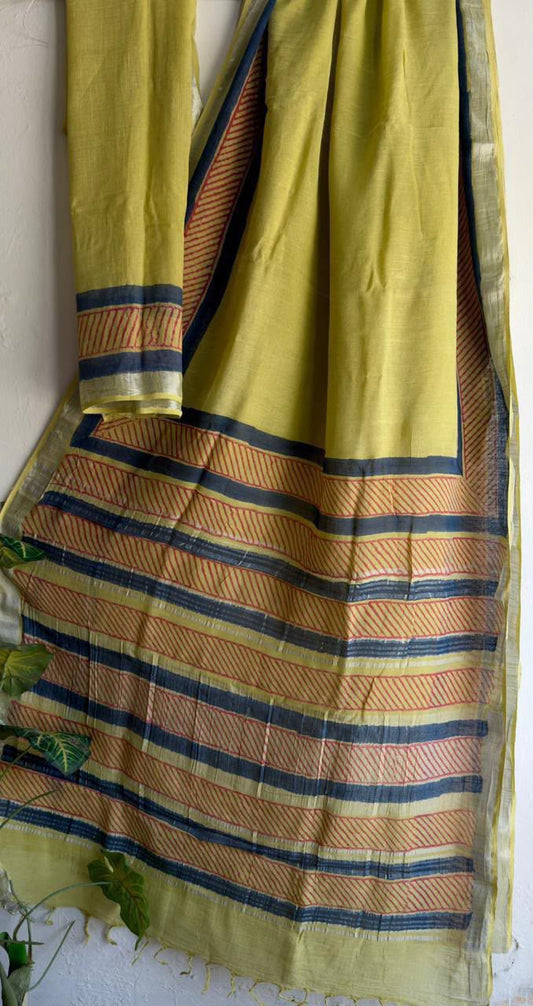 👌🏻Linen collection 👌🏻
.... *Hand* block printed linen saree with blouse.....
Size 6.5 with blouse
Natural dye n colour
 
Pure hand ( without screen print ) 
