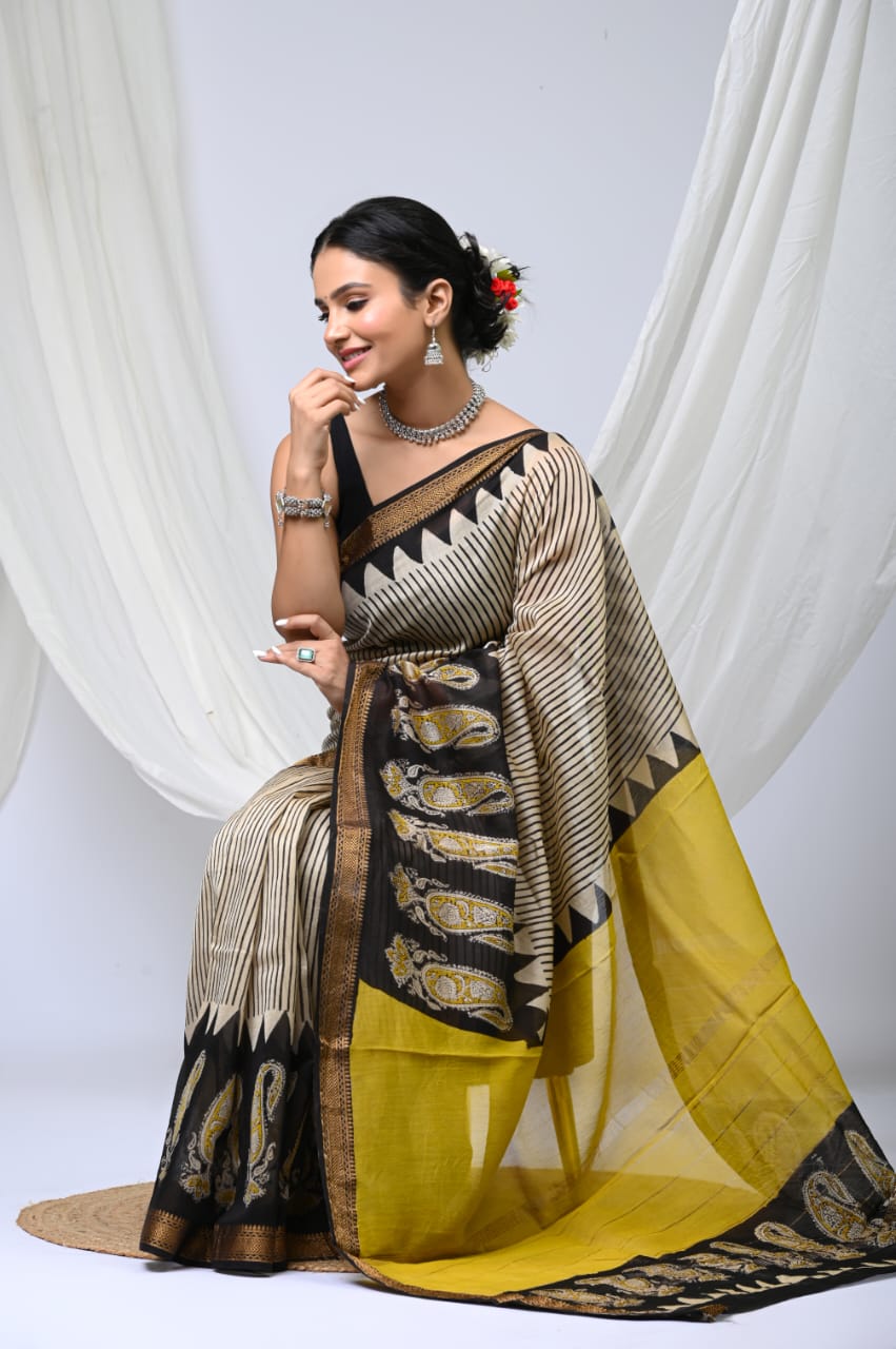 🍁new arrival🍁
Naspal pomegranate print 
👌Maheswari silk saree👌
Hand block printed Maheswari silk sarees with blouse
Size- 6.5 with blouse
Quality- silk by silk
Approx weight- 470 gram
👉Pure hand block
 