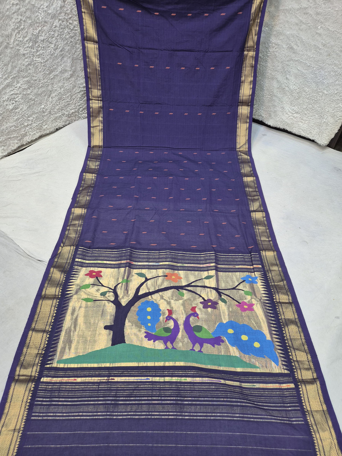 Yeola cotton paithani*
Pure cotton 
Handloom saree
Traditional Narali border 
Running blouse 
Shoulder butta 