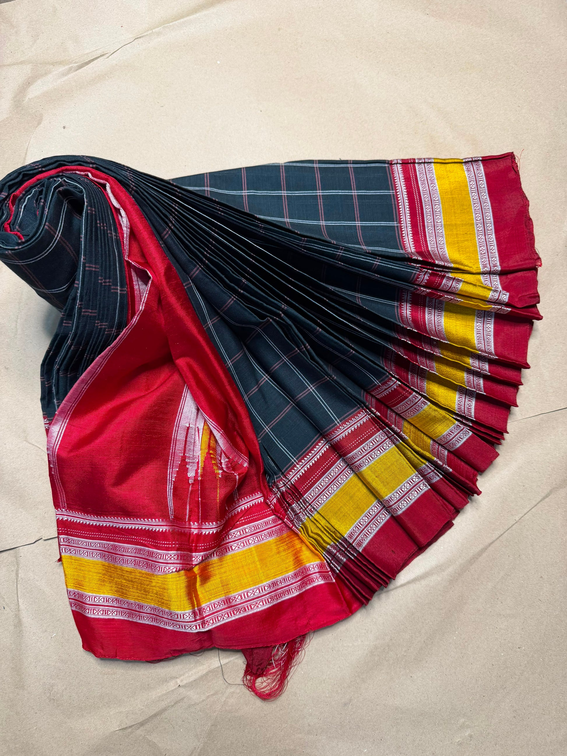 Material - viscos by cotton with Cotton By Cottan 
Border - *Gayatri And Chikki Big border 
Saree Name -ilkal special Gayatri saree
Pallu -*silk pallu*
Blouse -running
Handloom - *Hand Loom*
Saree length- 7.2