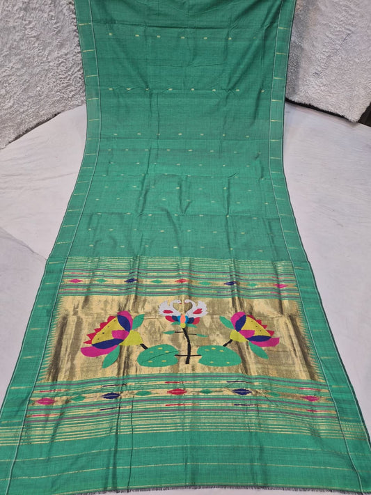 Ek muniya 
cotton handwoven
 paithanis
