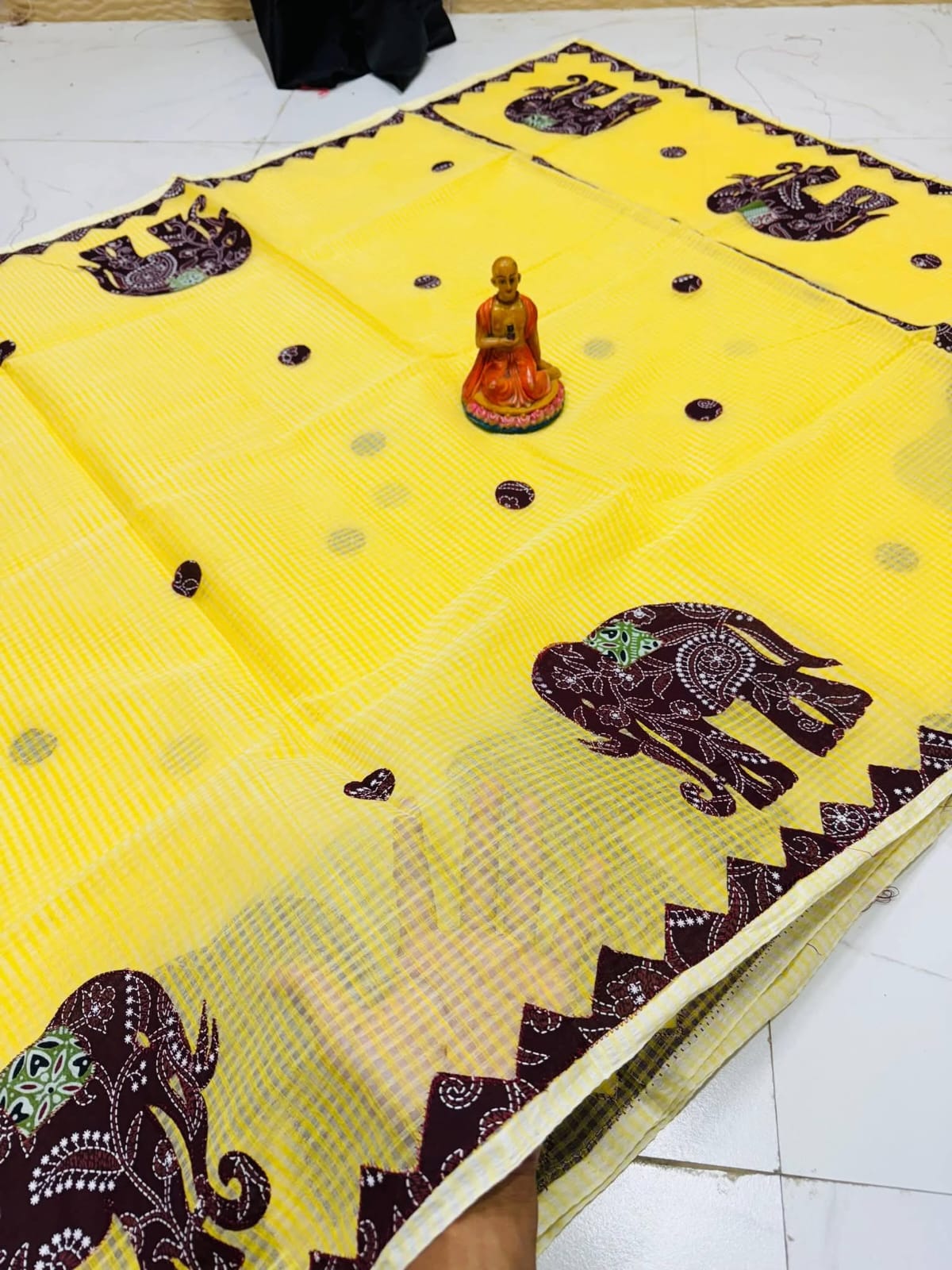 *Aplick work saree*

*No bp*

*Materials/ Resham Kota*

*All over Aplick work*
