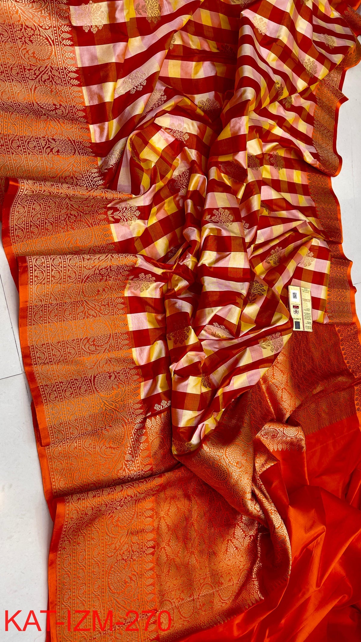
Pure Handloom banarasi KATAN **Checks +Meenakari* SAREE
*KATAN Checks + Meenakari*
Silk Sarees with antique Jari 
*Rich Pallu
*  Blouse with Border
* Smooth & Soft Fabric