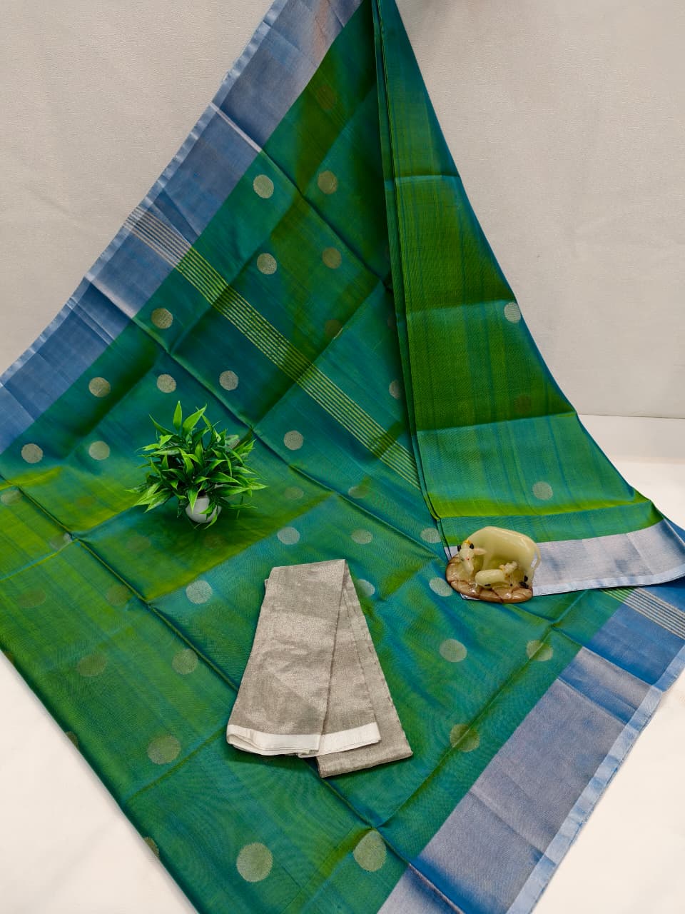 Ulka | Pure silk uppada with dollar buttis