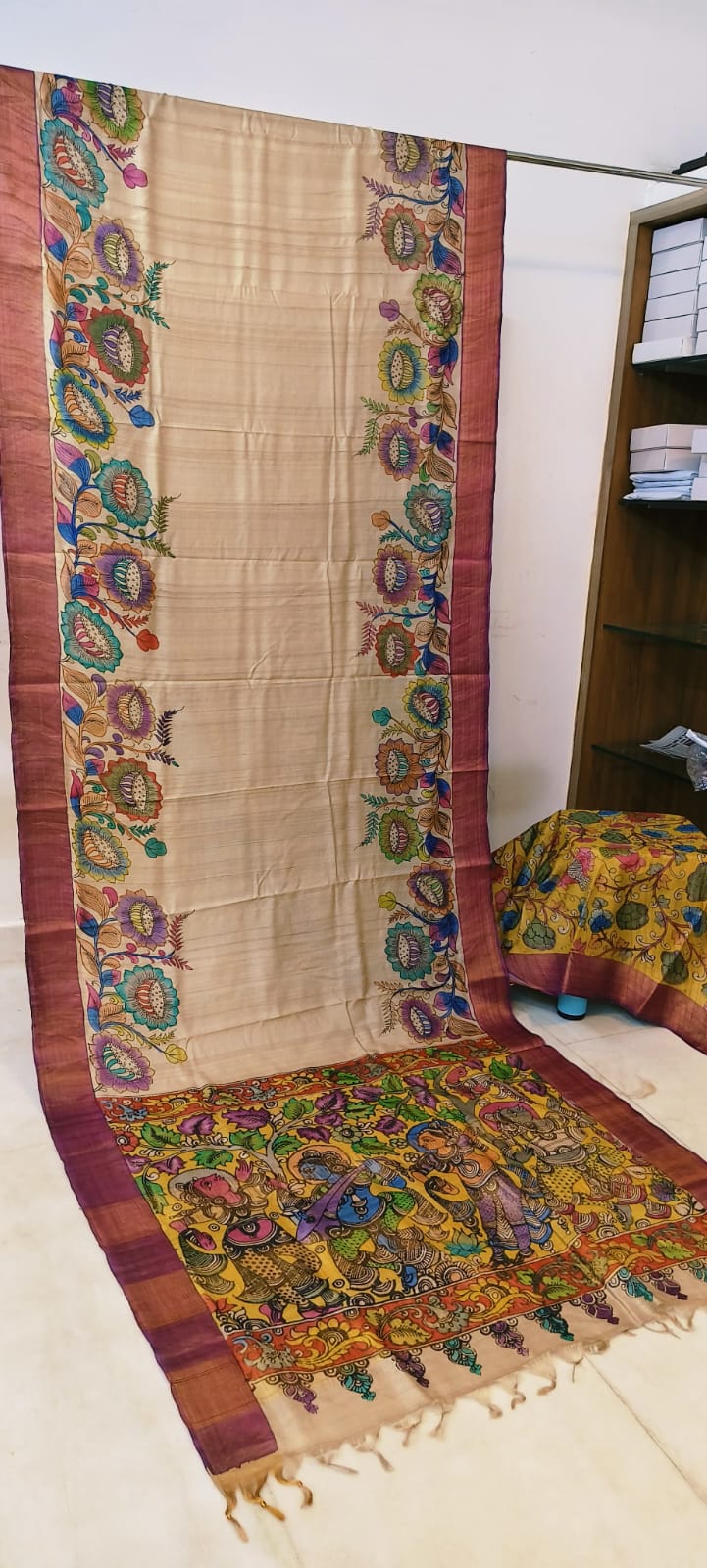 *Kalamkari on Tussar Silk*
*Pen kalamkari*
*Pure desi tusser silk and with hand painted sarees* 
*Length: 6.5 mtr*
*Width 45 inch*