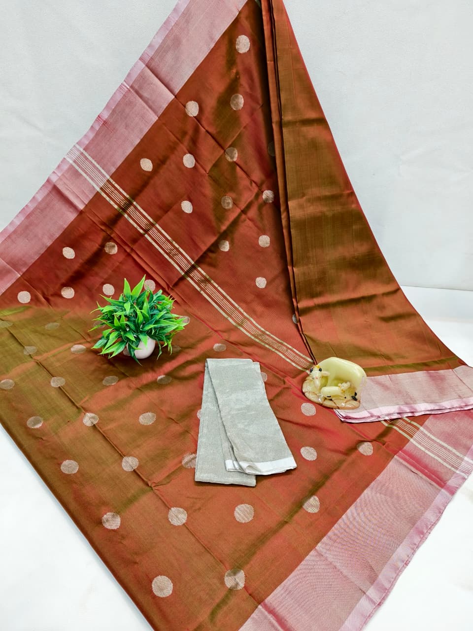 Umeshvari | Pure silk uppada with dollar buttis