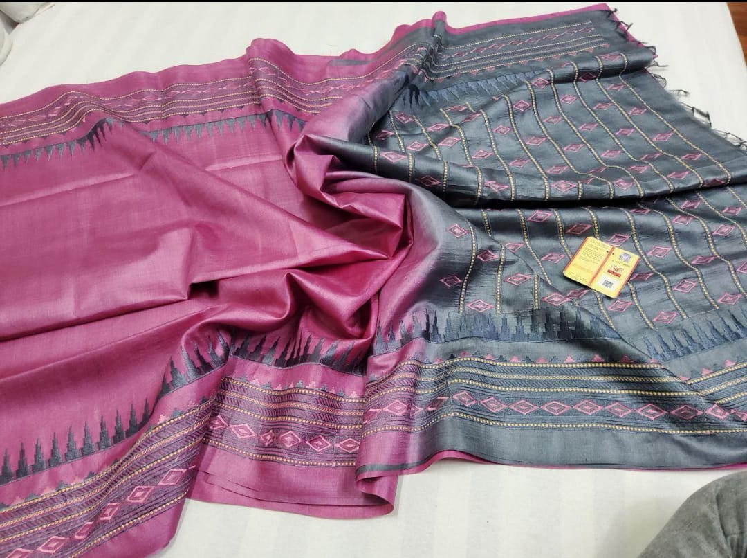 Pure tussar by  munga with beautiful temple embroidery design pallu and border silk handloom saree with blouse pc.
Available 
Best quality 
Silk mark tag 👈🏻