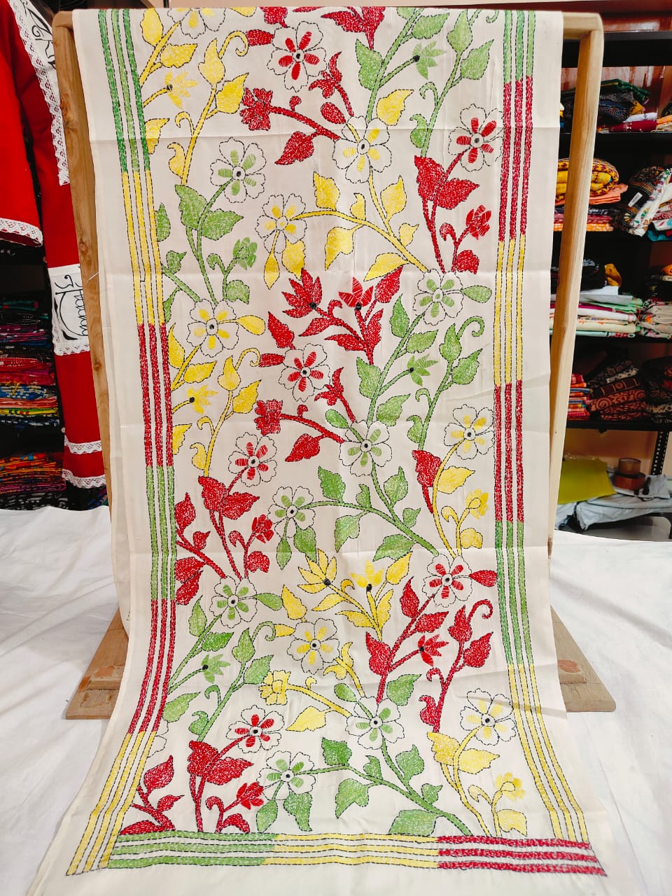 These are Tussar Slik  kantha stoles
Length 2.15/2.2 meter ( Approx)
Bohor 22' (Approx)