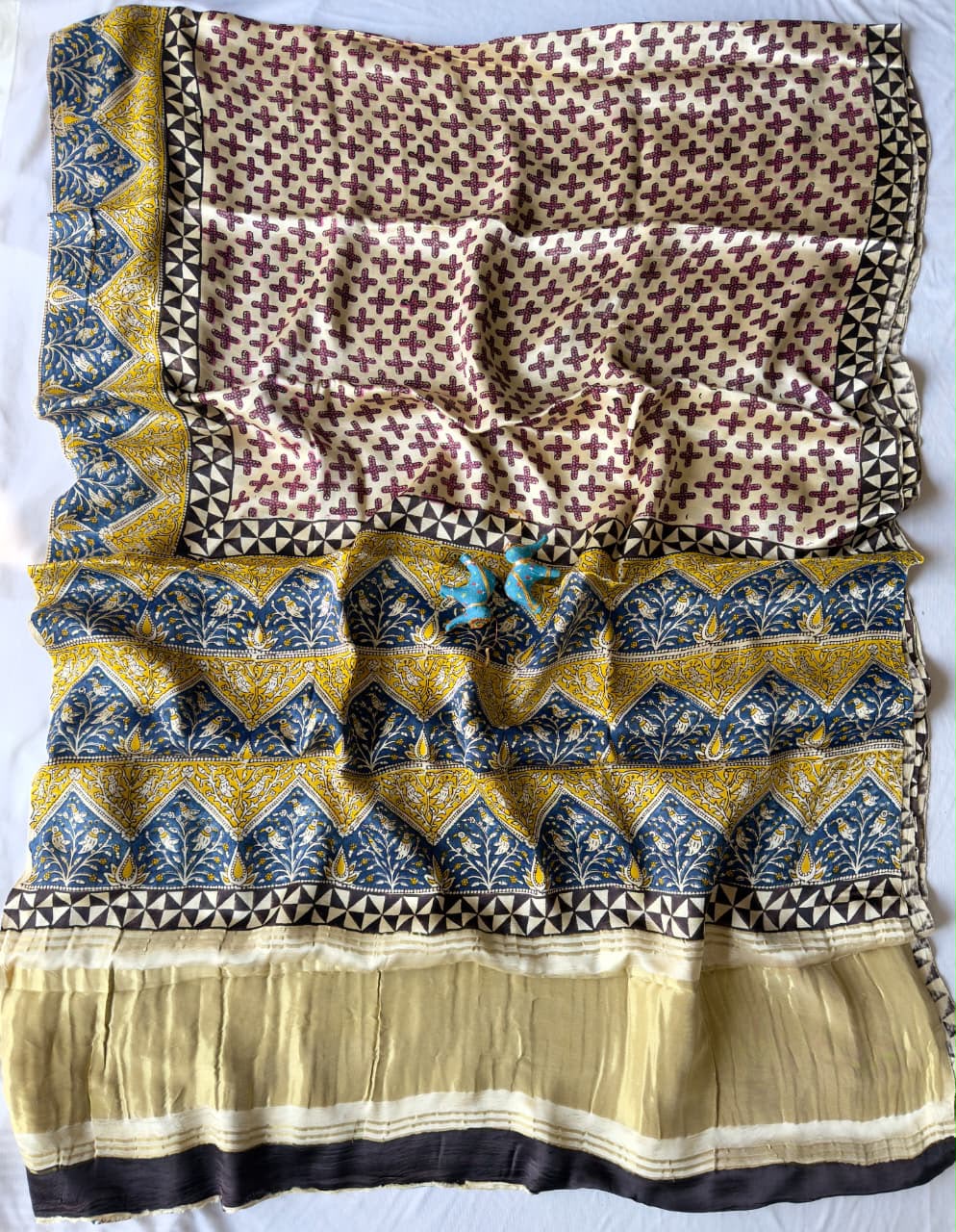 Expo quality *Pure 100% LAGDI PATTA MODAL Gajji Silk Saree*
Bagru handblock print
Ajrakh print & Rapid print 
Print detail's 
*Ayurveda Redefined Anar chilka*
*Nashpal dye Ajrakh print*
*Hand Block & dabu print*
 Use only natural 
(Pomegranate peel)
With beautiful printed blouse 
Saree length:- 6.5m with blouse 👚 
Premium quality