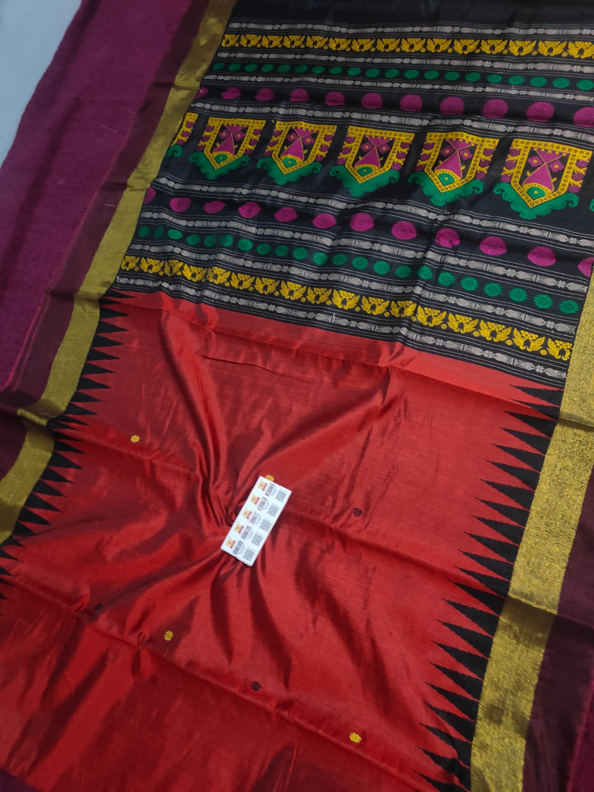 *Pure raw silk handloom   Dolabedi temple border saree with contrast blouse*
Silk mark certified 