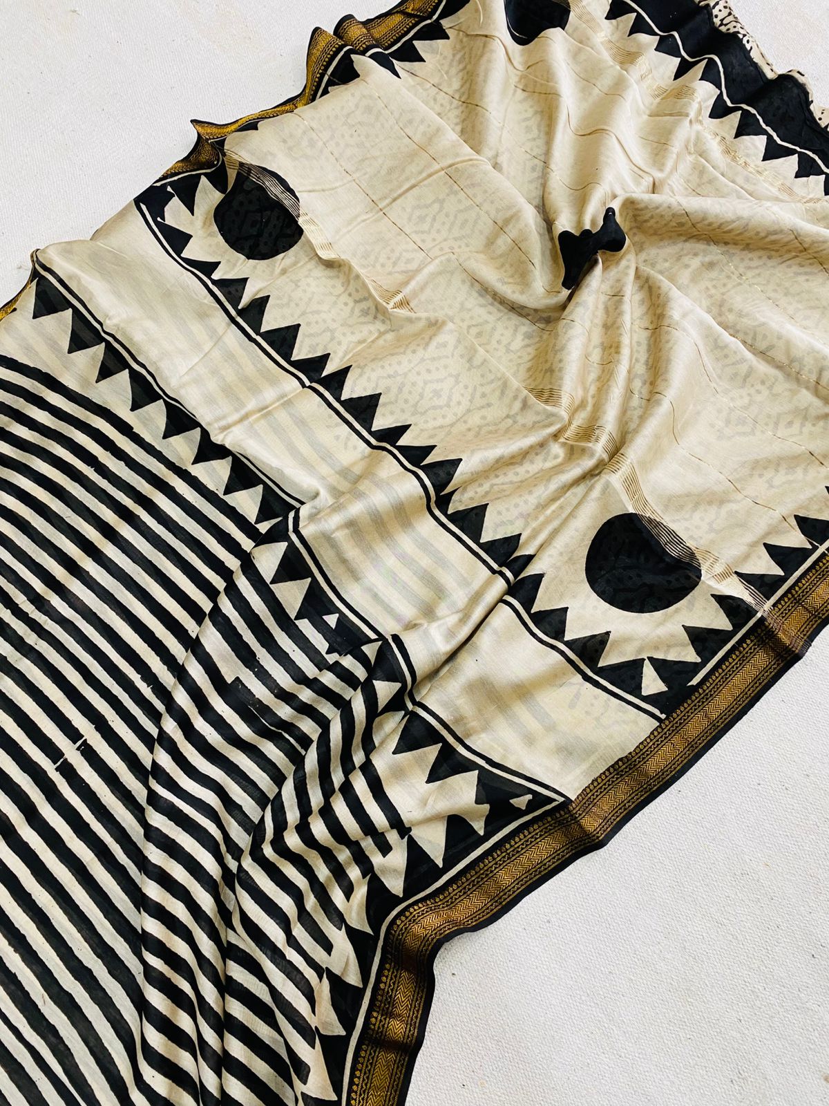 Let’s Wear #ethicallymade✅
🍁Beautifully Crafted Maheshwari Silk Saree  collection🍁
 Specially Designed in Bagru  jahota rapid dabu hand block print
100% Natural Dye
Fabric : Maheshwari Silk 
Length : 5.5 Meters
Blouse Piece : 0.90 Meter
