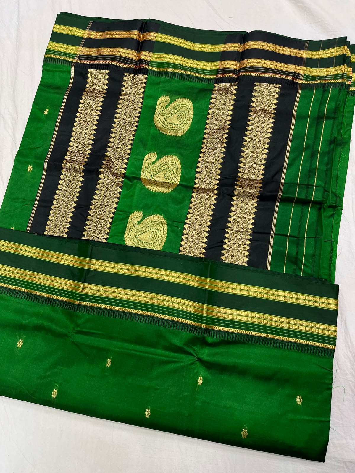*Narayanpeth silk saree*
Running blouse 
Shoulder butti 
Pure silk
*Price: 6300/- + ship*