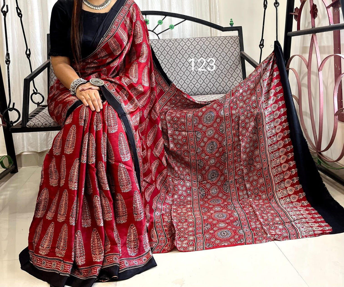 
🥻 Pure Modal Silk  Saree 🥻
🏕️ Natural / Vegetable Dyeing with Ajrakh Hand-Block Print

📦 All pics available
🎨 New colours / new patterns added 6.50...Full  saree  ..45..with 
