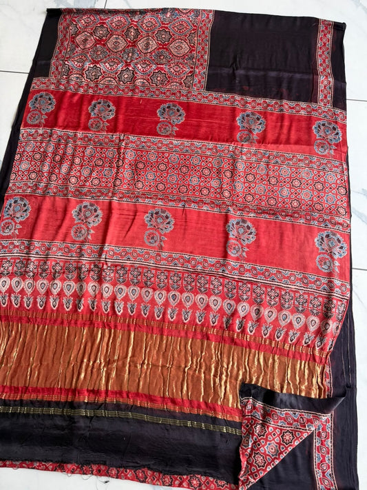 New Arrival Premium Modal Silk 2pc Suit
Top – Modal Silk (2.50 mtr)
Dupatta – Modal Silk (2.50 mtr)
Vanaspati Ajrakh
Kutch Ajrakh Elegant look | Premium Quality | Festive & Party Wear
