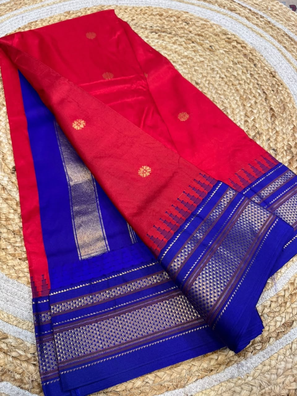 *All New Colours* 

*Exclusive silk ilkal saree*
*Pure silk korvai temple border* with *body butta* design superior quality ilkal saree & contrast blouse 
6.10mtrs length 
Full body pure silk 
Border, pallu & blouse semi silk 
