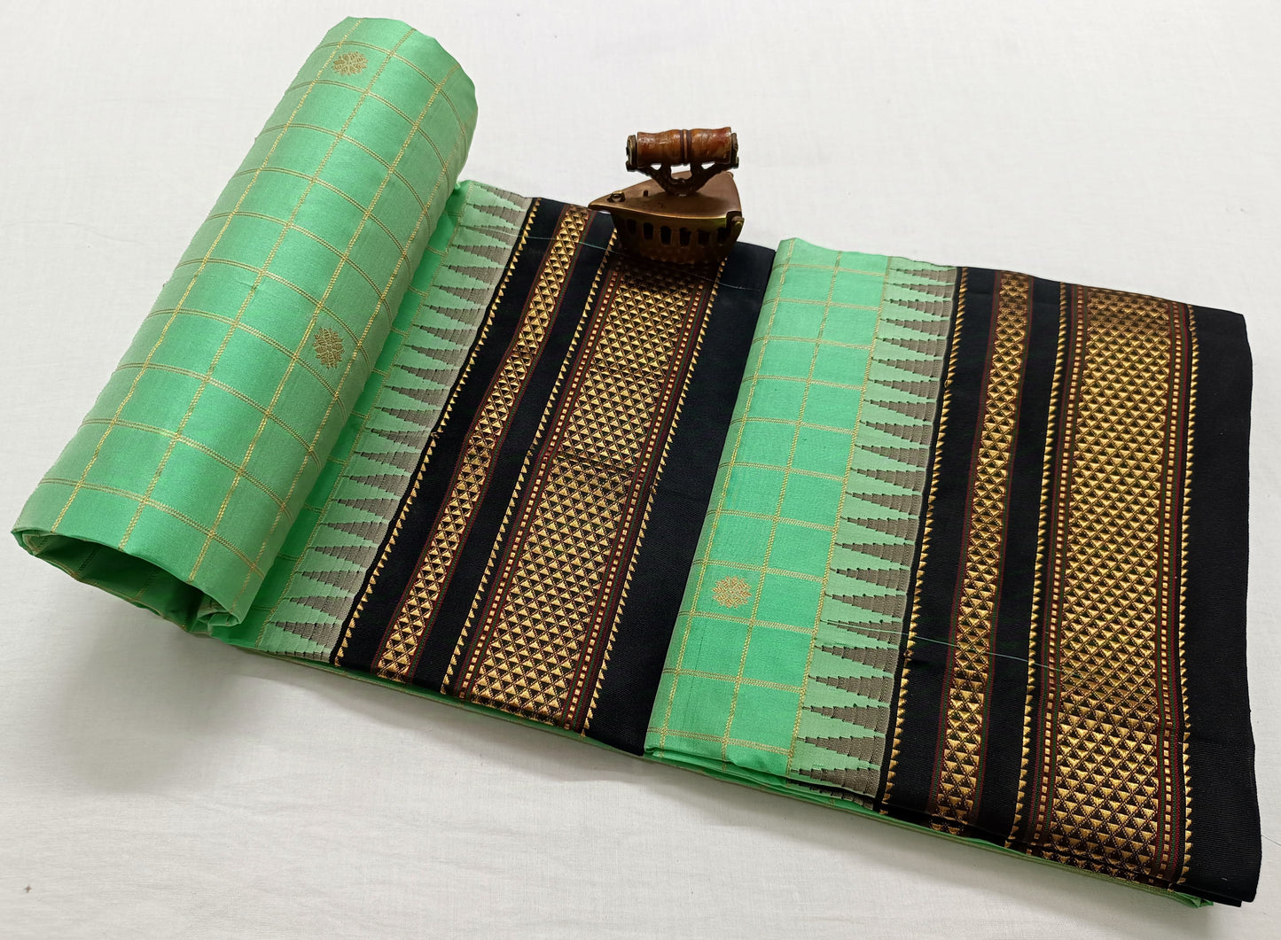 Annie-ilkal-pure-silk-saree Checked Ilkal Pure Silk Saree