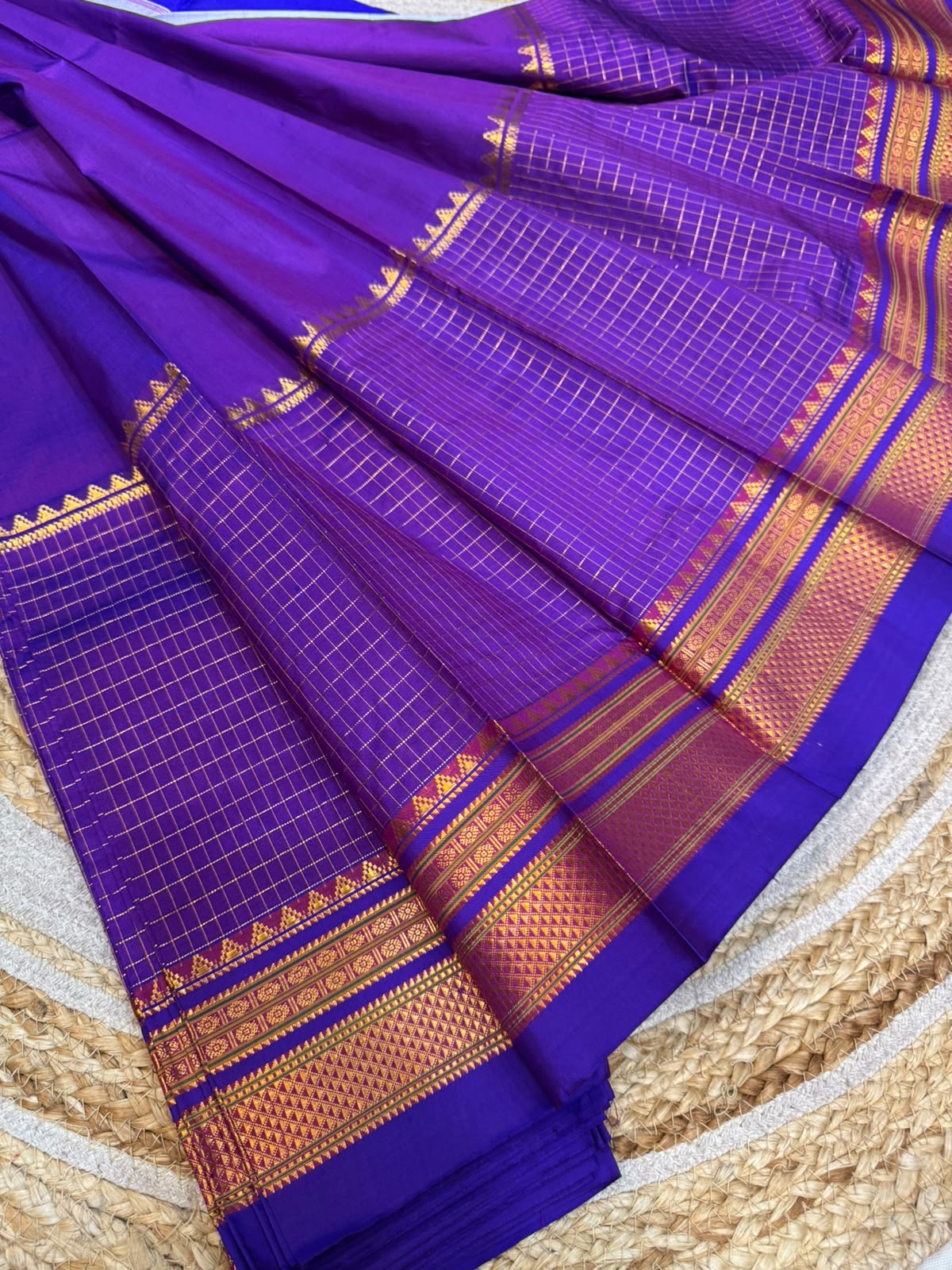 *Ilkal saree with silk mark approved*

*Pure silk chukki Faras border* superior quality 
Body small checks design popularly known as *Chaduranga Chukki*  & *Zari lines* ilkal saree 
With running blouse saree
*Price - 16500