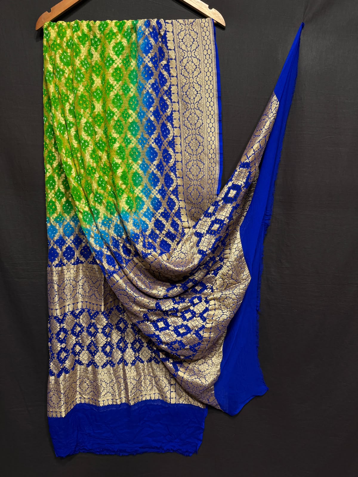 **Nim Zari Bandhej Dupatta**
- **Fabric:** handwoven Georgette
- **Design:** Beautiful Bandhej, Real Nimzari
- **Quality:** Best quality & colour 
- ** colour:** pastel & Dark
**Description:**
- **Length:** 2.50 meters, full length
- **Use:** Dress & Lehenga Choli Dupatta