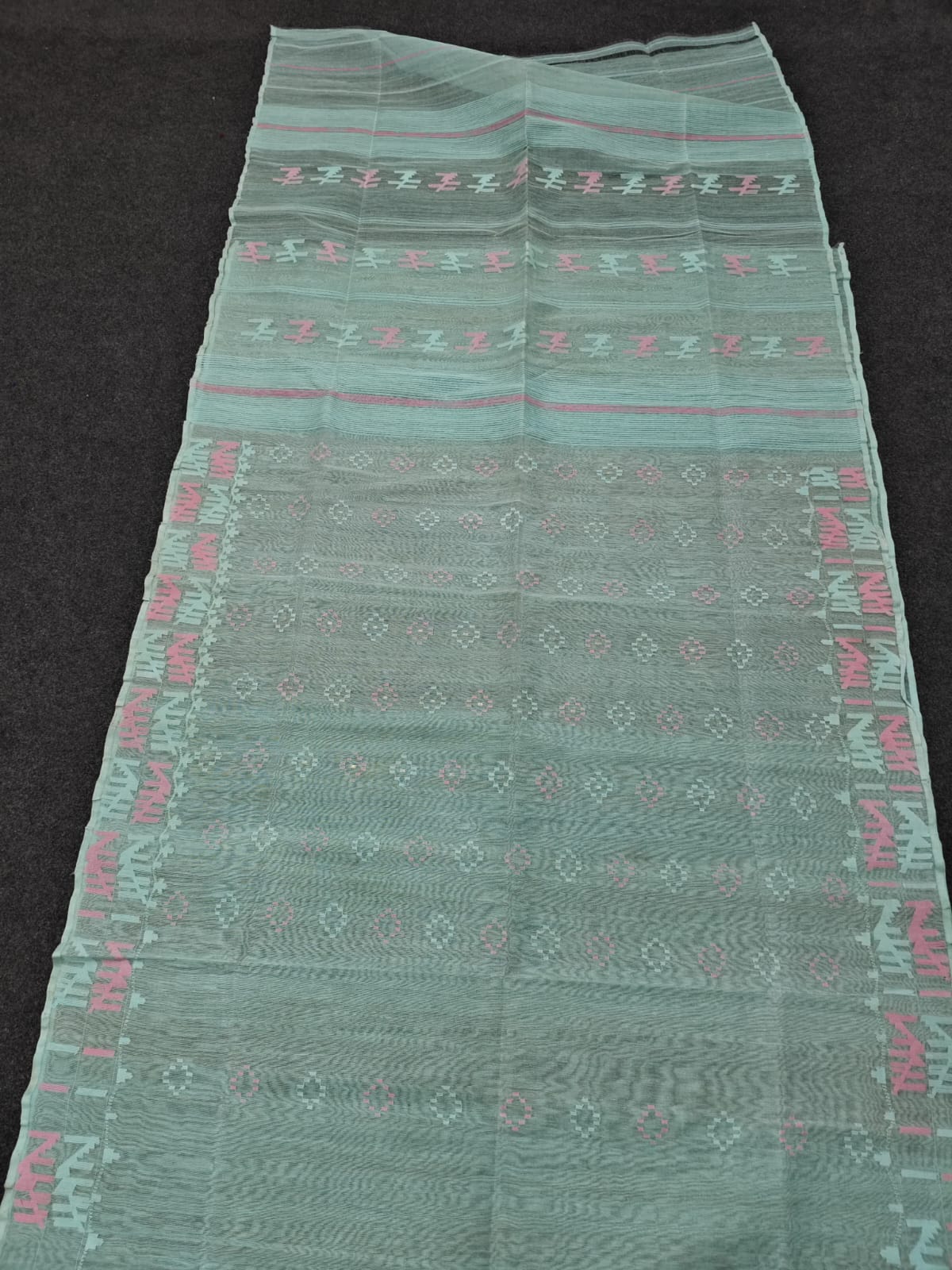 Authentic bangladesi 
half silk jamdani
With bp