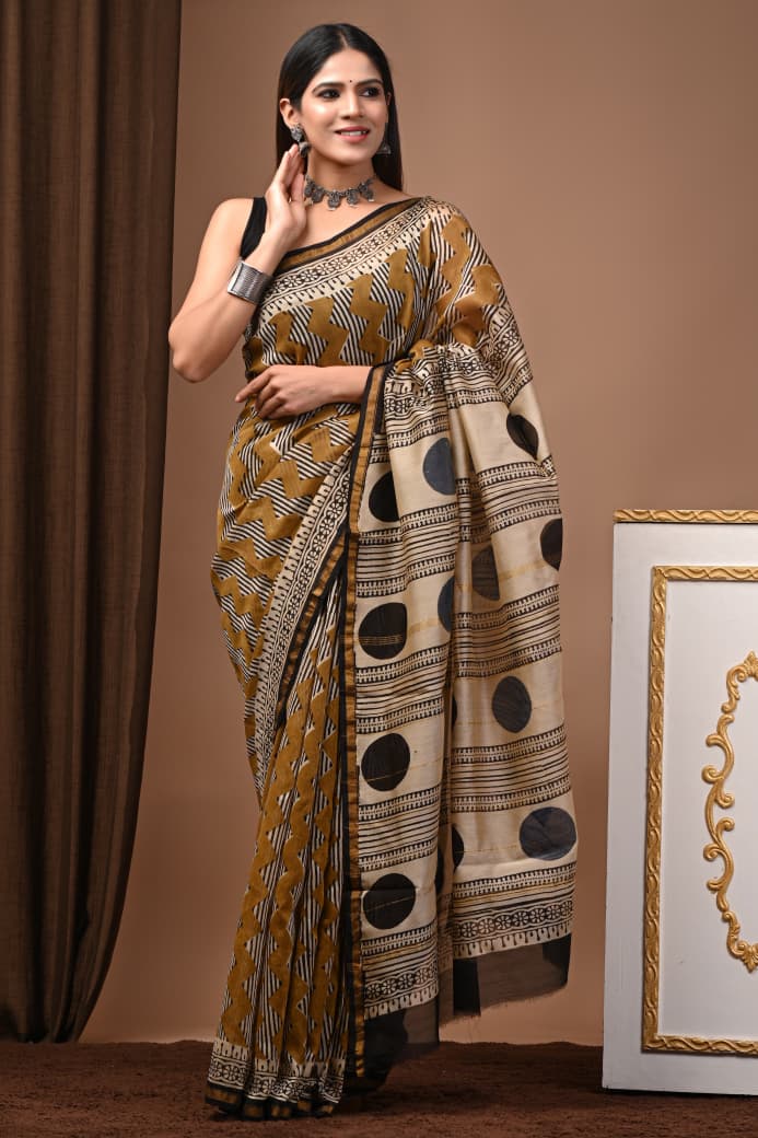 Chanderi silk sarees traditional collection
Hand block printed chanderi silk Sarees with blouse
Natural dye n color
Super quality:,fine fabric:,
Size- 6.5 