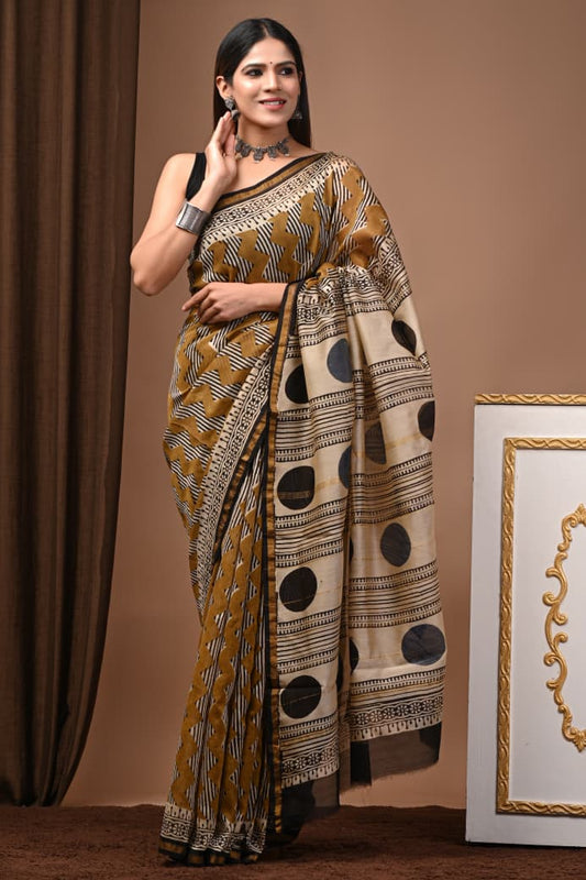 Chanderi silk sarees traditional collection
Hand block printed chanderi silk Sarees with blouse
Natural dye n color
Super quality:,fine fabric:,
Size- 6.5 