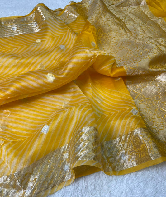 Pure Banarasi Kora Organza Arashi Dyed Saree ✨
Elegant handloom Kora silk with unique 
Arashi Shibori-inspired patterns. Lightweight, graceful & exclusive.