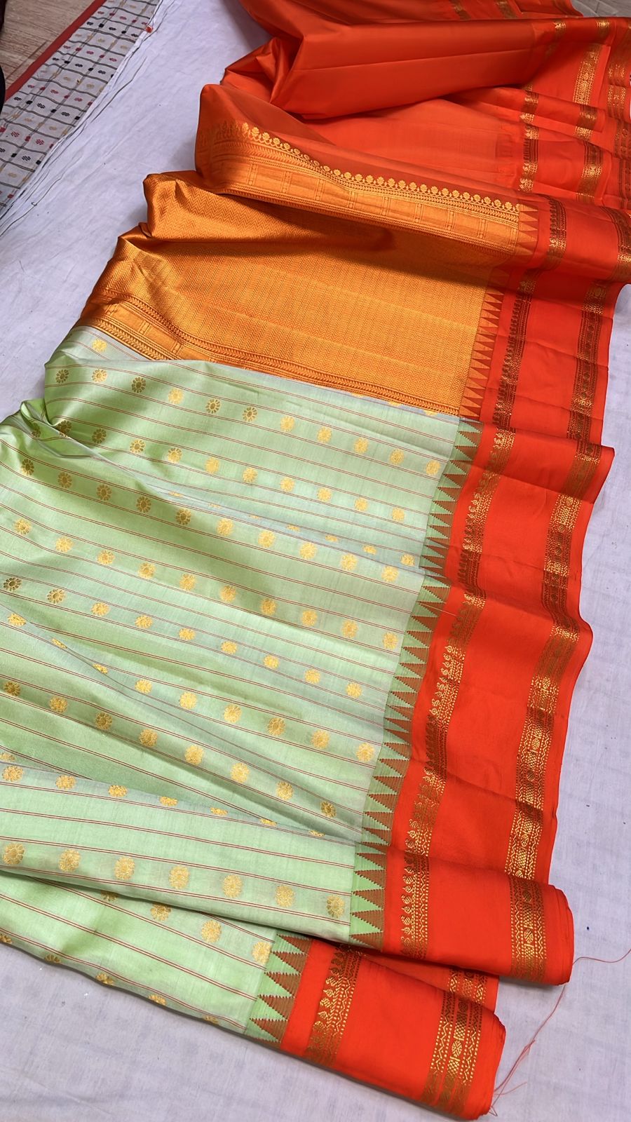 ✨✨Pure Gadwal Traditional Border Pattu Sarees with contrast blouse ✨✨
